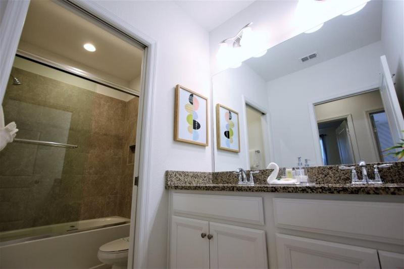 Brand New Modern Town Home with Pvt Pool near Disney - image 3